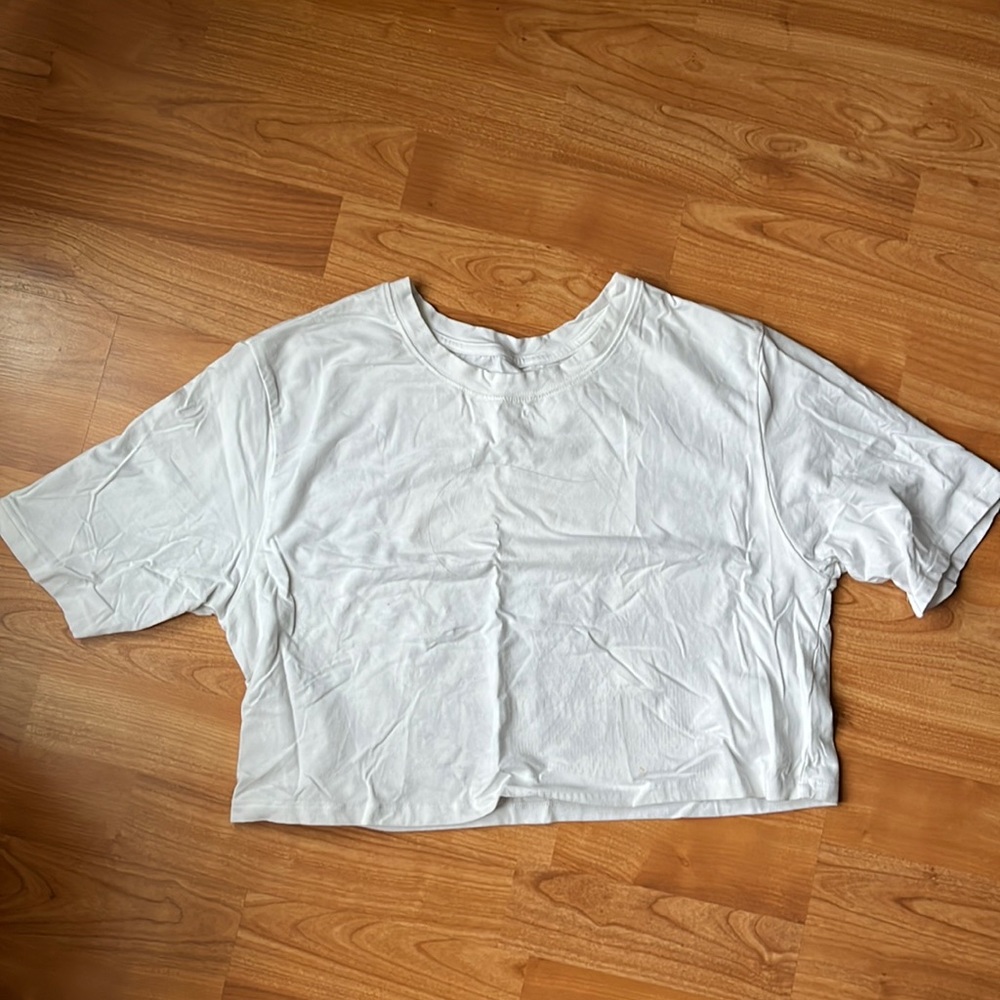 Fabletics cropped white t shirt - size large